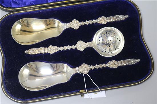 A Victorian cased pair of silver apostle serving spoons and matching sifter spoon by William Hutton & Sons, London, 1900, 6.25 oz.